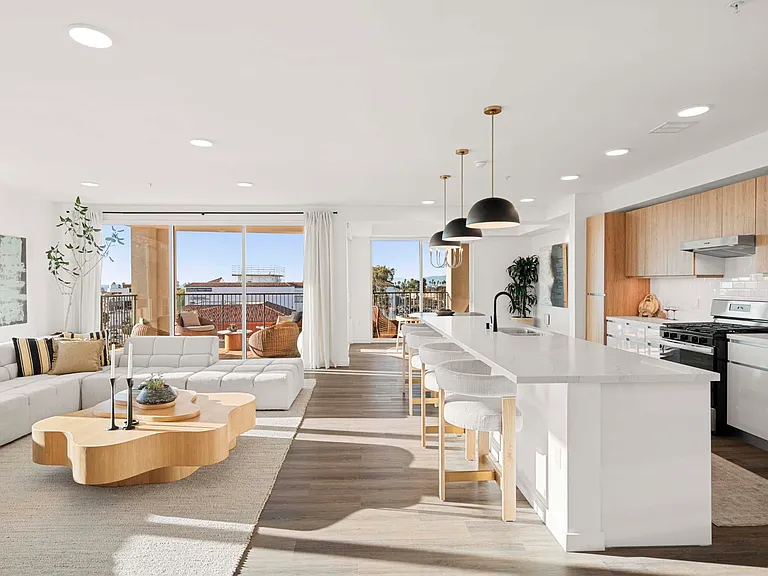 Eddy Redondo Residences — Photo 42