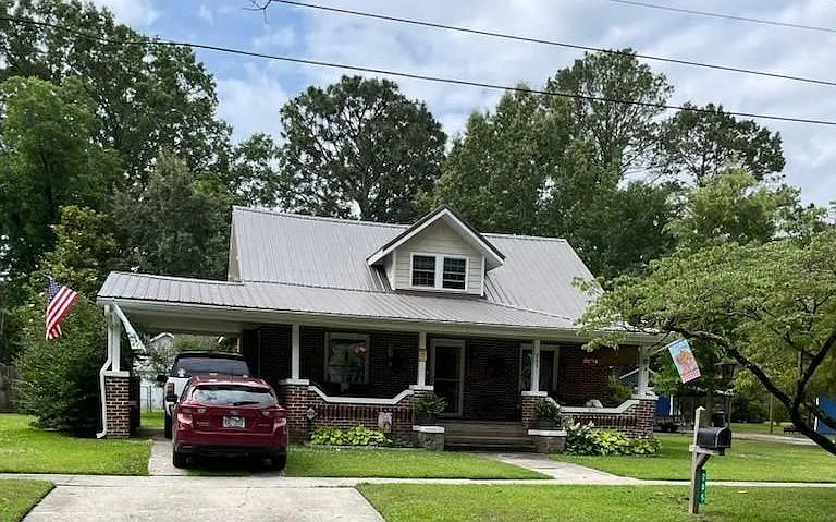 205 W Green St — Photo 1