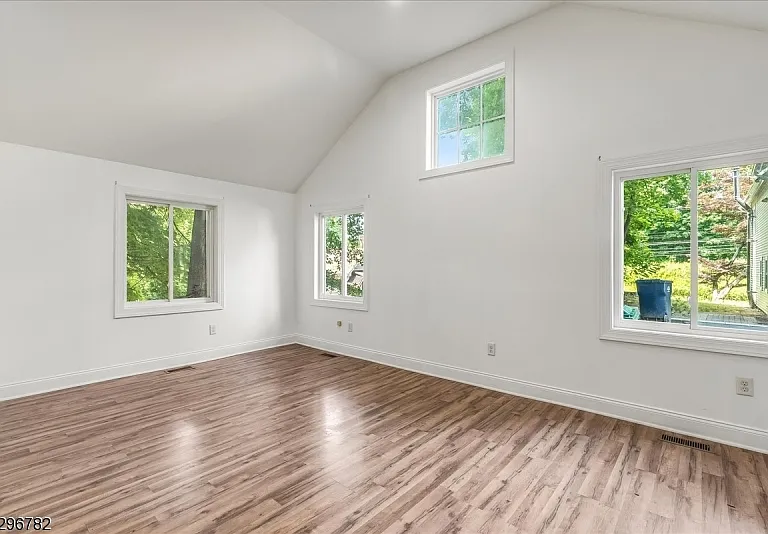 132 Sparta Ave — Photo 6