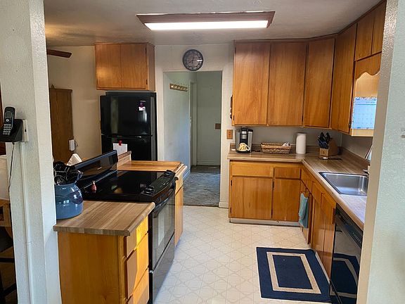 3rd image of 1728 Circle Drive