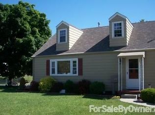 1443 Reswick Dr, Oregon, OH 43616
