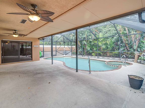 5th image of 127 Sand Pine Dr