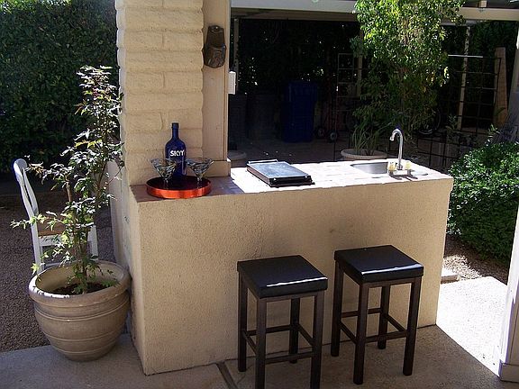 BUILT IN BBQ NEXT TO POOL
