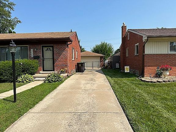 3rd image of 3220 Marian Dr