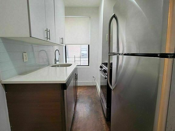 2nd image of 565 W 139th St #32A