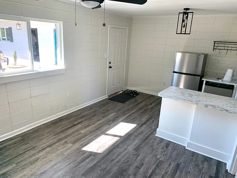 220 S Franklin Blvd #6 — Photo 12