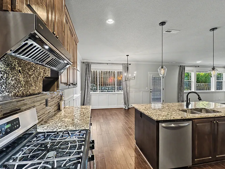 7615 Applegate Dr — Photo 9