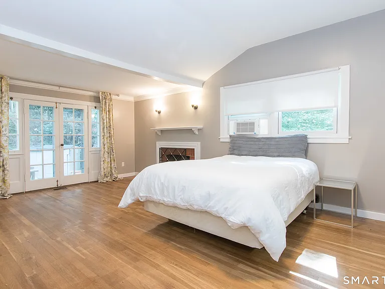 211 New Canaan Rd — Photo 4