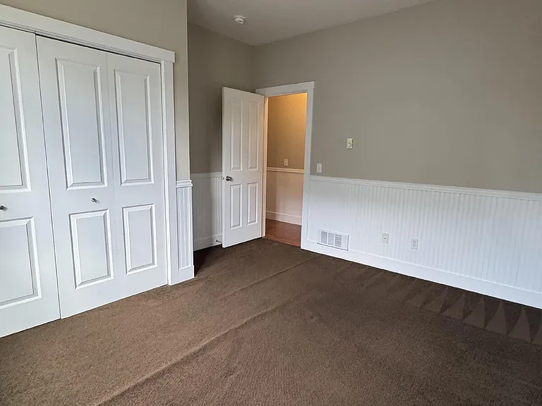 285 Browne St — Photo 31