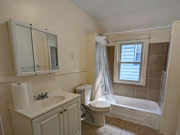 4th image of 3266 W 84th St #1