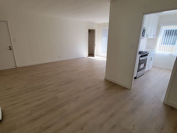 4th image of 3721 Mentone Ave #A
