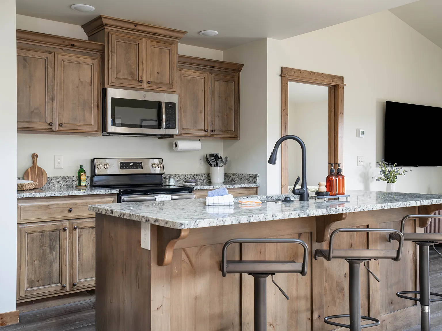 3 bed, 2.5 bath, 1917 sqft, $3,600 — Photo 4