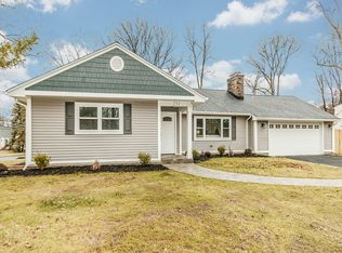 251 Hickory Ln, Mountainside, NJ 07092