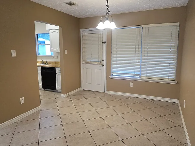 16414 Sky Blue Ln — Photo 4