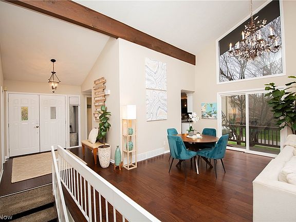 3rd image of 512 Overlook Dr #11