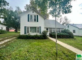 208 College St, Peterson, IA 51047