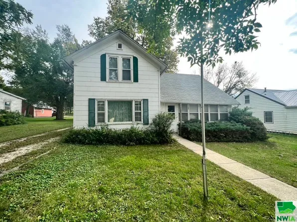 208 College St, Peterson, IA 51047