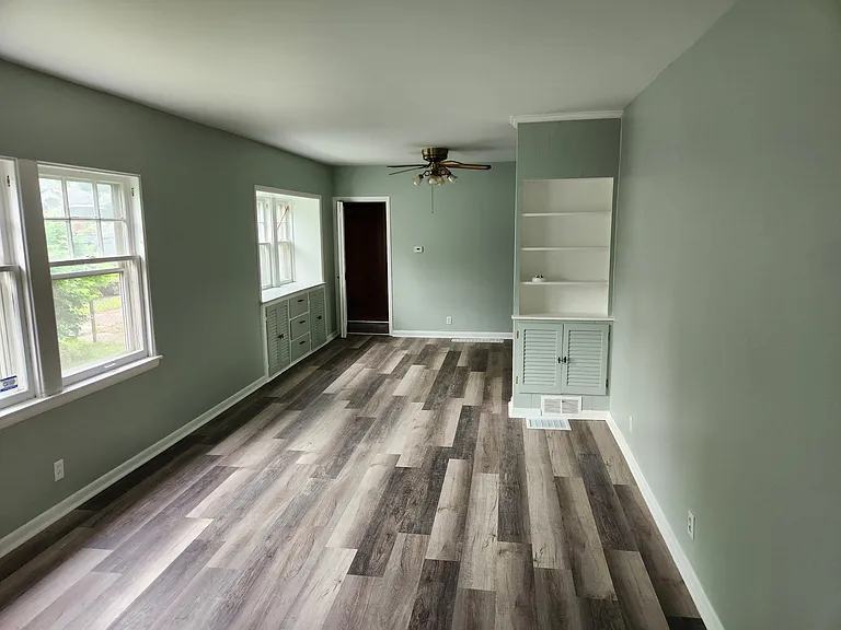 1020 Queen St — Photo 2
