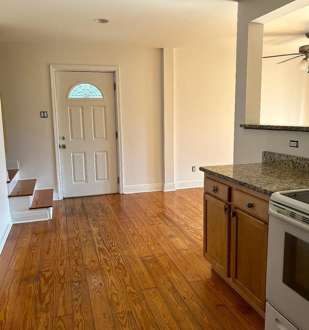2 bed, 1.5 bath, 1100 sqft, $1,275 — Photo 2