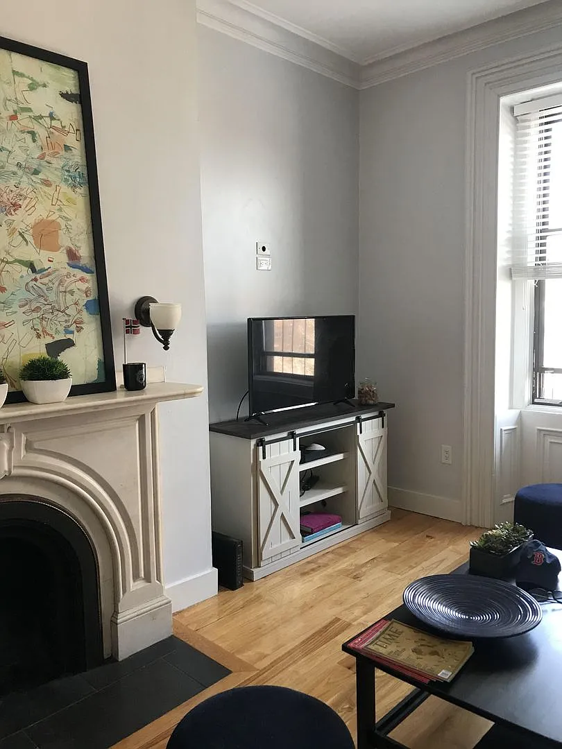 Charming 2-Bedroom in Back Bay No Broker Fee! — Photo 1