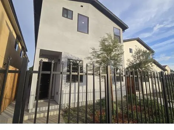 10422 Graham Ave #1-2, Los Angeles, CA 90003