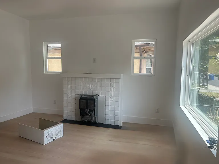 1805 S Berendo St #A — Photo 6