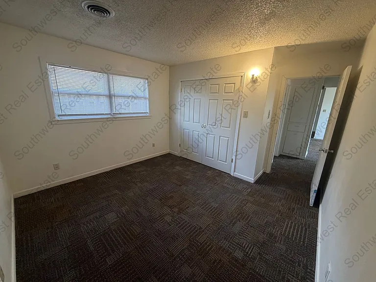 1412 W 10th St — Photo 7