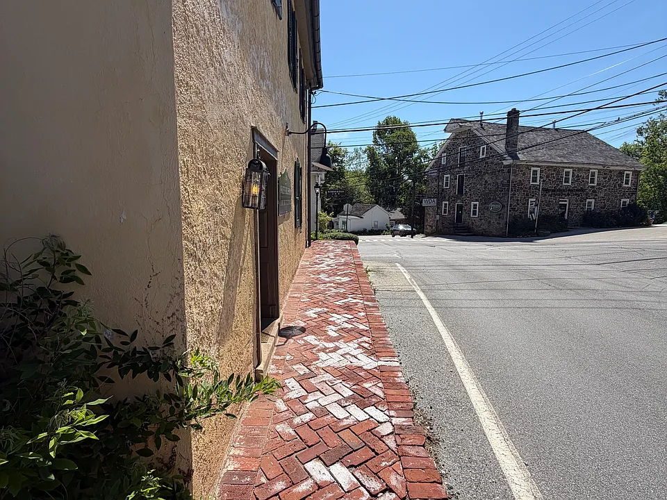 Walkway to front entrance