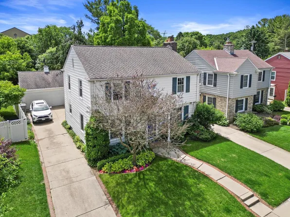 2935 East Rhode Island AVENUE, Milwaukee, WI 53207