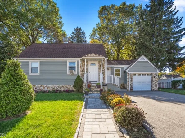 98 Jackson Ave, Pompton Plains, NJ 07444