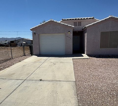 2nd image of 1927 Oliver Dr