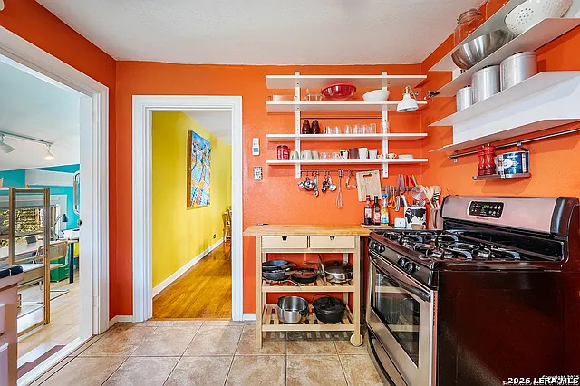 513 W Rosewood Ave — Photo 9