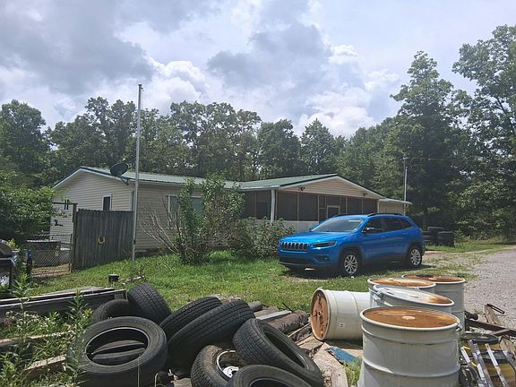 3rd image of 565 Rocky Dr