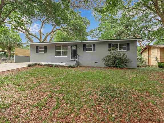 3rd image of 1003 Lake Terrace Ave