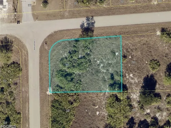 911 Martha Ave S, Lehigh Acres, FL 33974