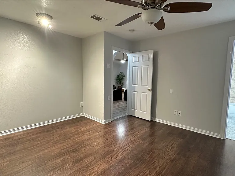 13731 Biggs St — Photo 17
