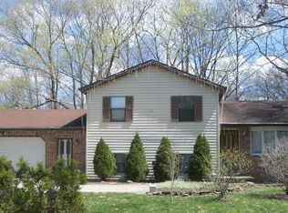 9625 Columbia Rd, Olmsted Falls, OH 44138