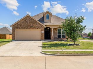 5200 Meadow Ln, Krum, TX 76249