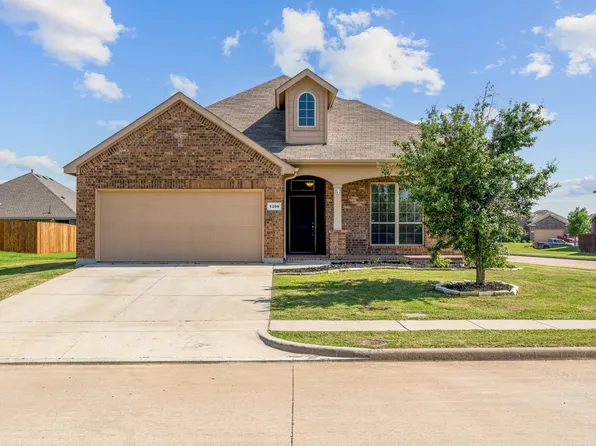 5200 Meadow Ln, Krum, TX 76249
