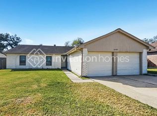16422 Oxnard Ln, Friendswood, TX 77546