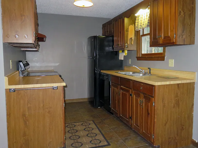 665 Memorial Dr — Photo 3