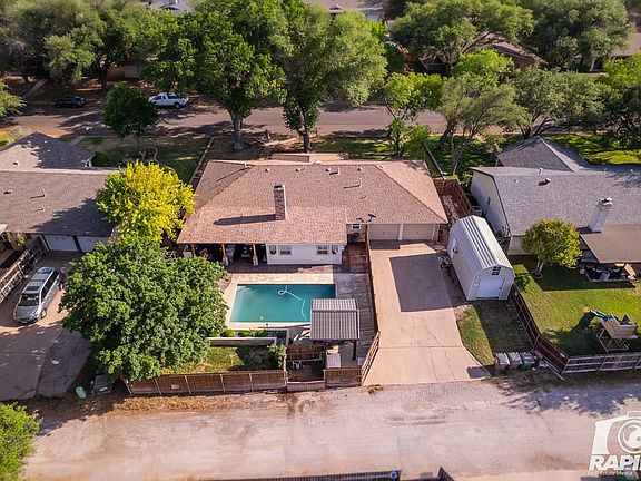 3rd image of 2910 Briargrove Ln