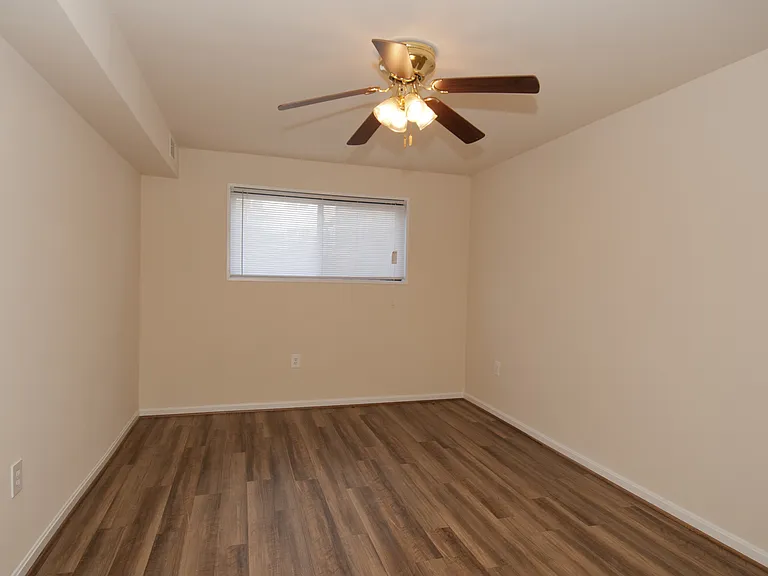 Chestnut Apartments — Photo 16