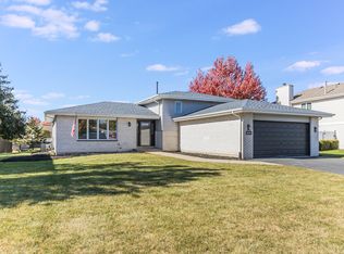 829 Wildwood Dr, New Lenox, IL 60451