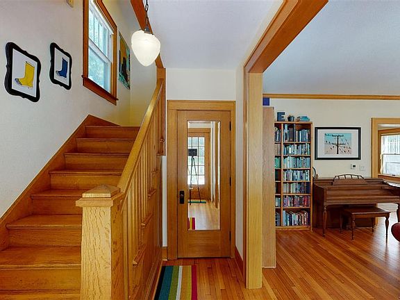2nd image of 416 S Summit St