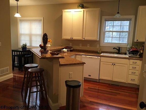 5th image of 320 Villa View Dr