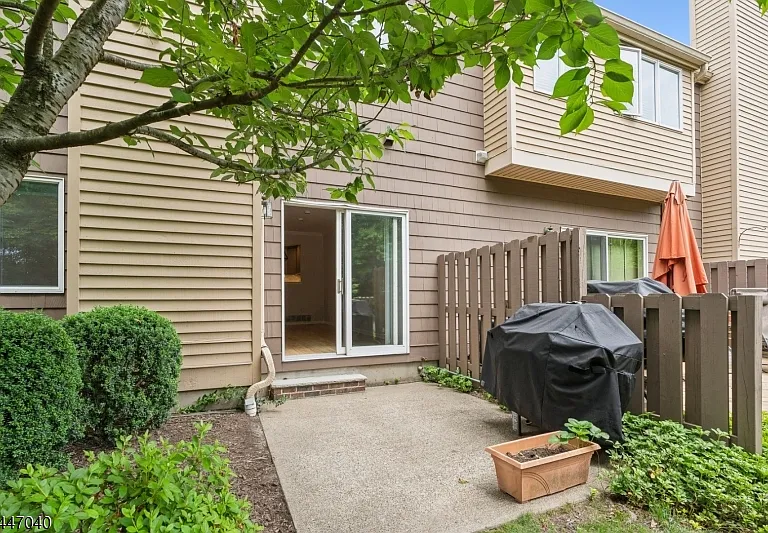 251 Plymouth Ct #251 — Photo 23