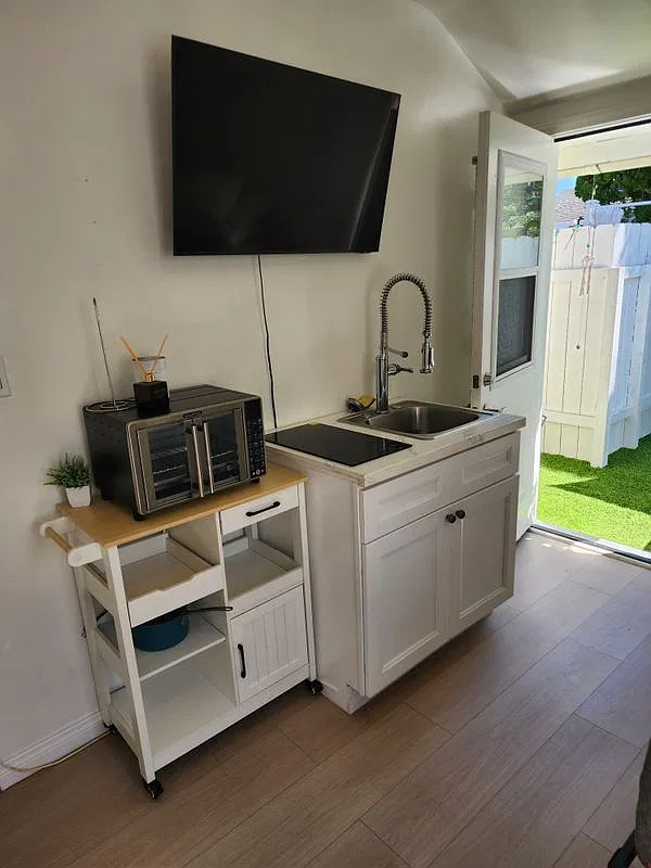 1 bed, 1.0 bath, 300 sqft, $1,390 — Photo 3