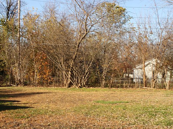 3rd image of 209 W Fields Blvd