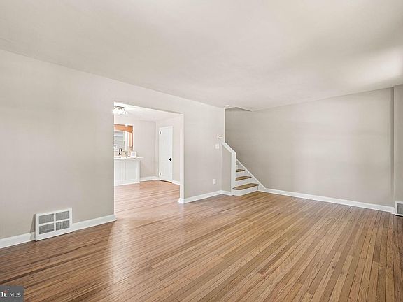 5th image of 1024 W Bridge St